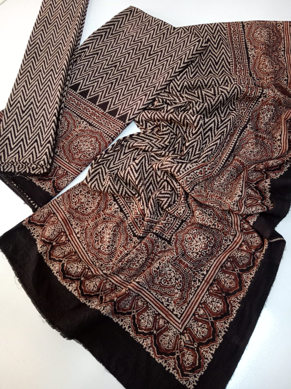 Black ZigZag Print