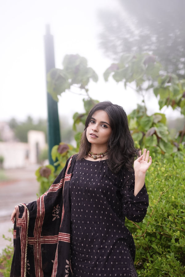 Chunri (black)